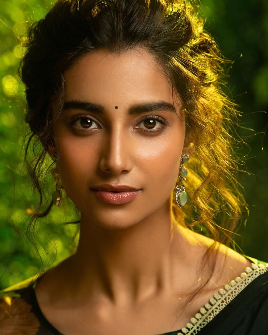 Meenakshi Chaudhary Actress Hot HD Photos Pics Gallery Telugu Tollywood Bollywood South Actress