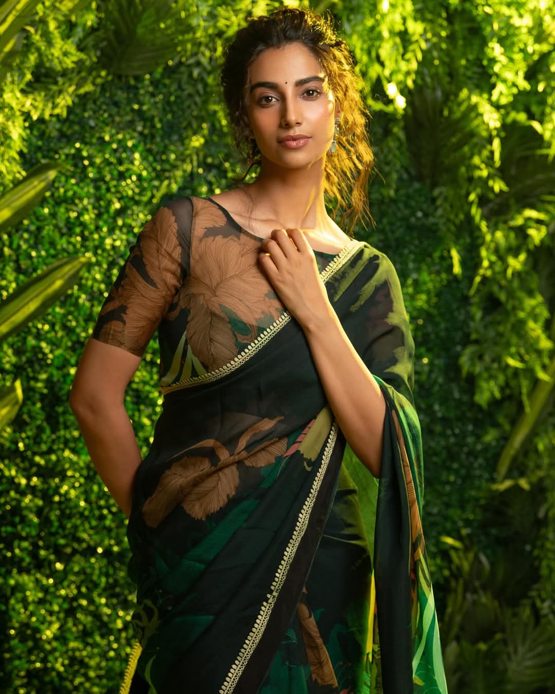 Meenakshi Chaudhary Actress Hot HD Photos Pics Gallery Telugu Tollywood Bollywood South Actress