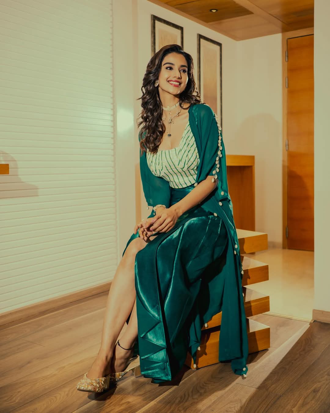 Meenakshi Chaudhary Actress Hot HD Photos Pics Gallery Telugu Tollywood Bollywood South Actress