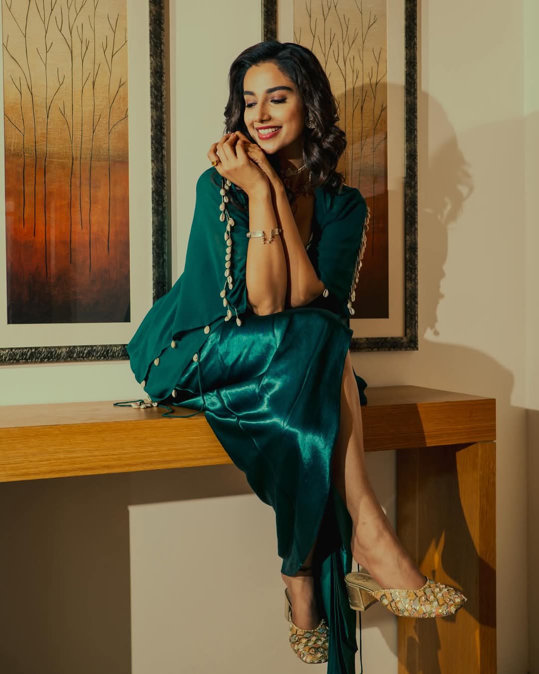 Meenakshi Chaudhary Actress Hot HD Photos Pics Gallery Telugu Tollywood Bollywood South Actress