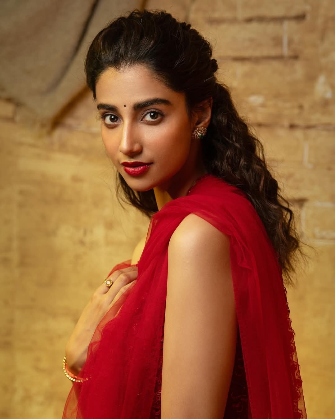 Meenakshi Chaudhary Actress Hot HD Photos Pics Gallery Telugu Tollywood Bollywood South Actress