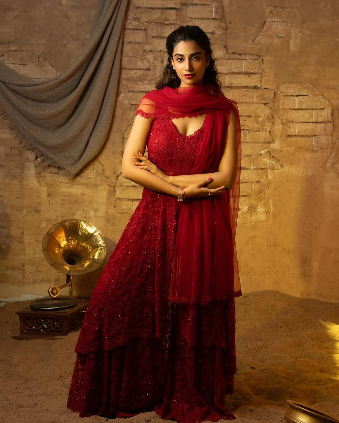 Meenakshi Chaudhary Actress Hot HD Photos Pics Gallery Telugu Tollywood Bollywood South Actress