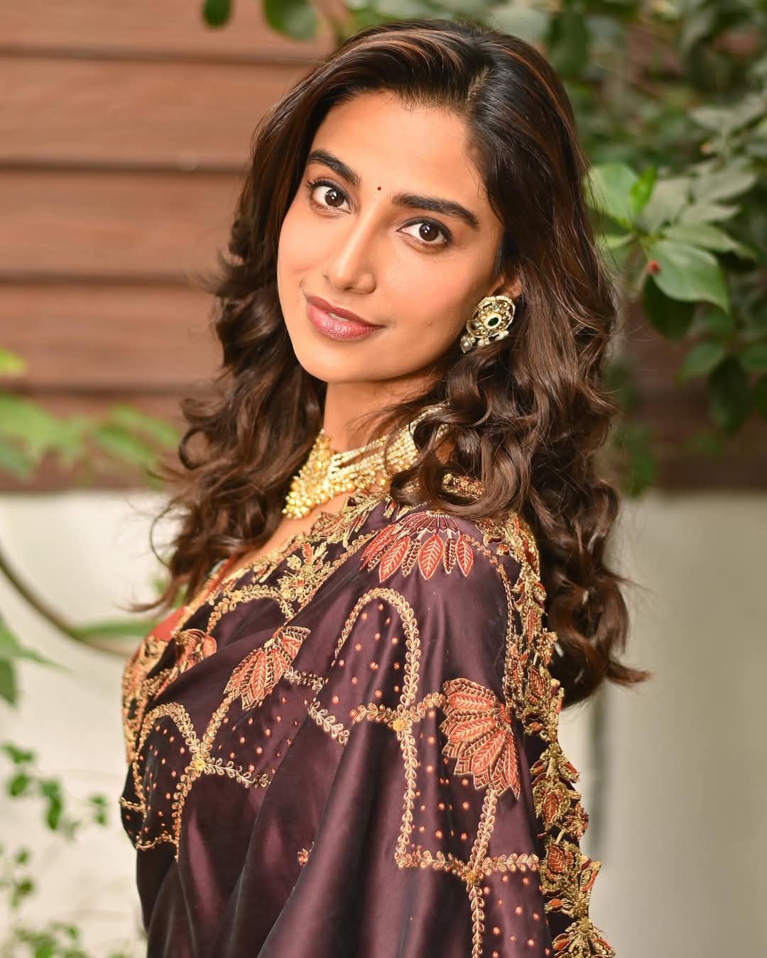 Meenakshi Chaudhary Actress Hot HD Photos Pics Gallery Telugu Tollywood Bollywood South Actress