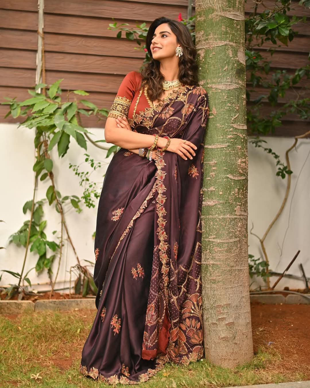 Meenakshi Chaudhary Actress Hot HD Photos Pics Gallery Telugu Tollywood Bollywood South Actress