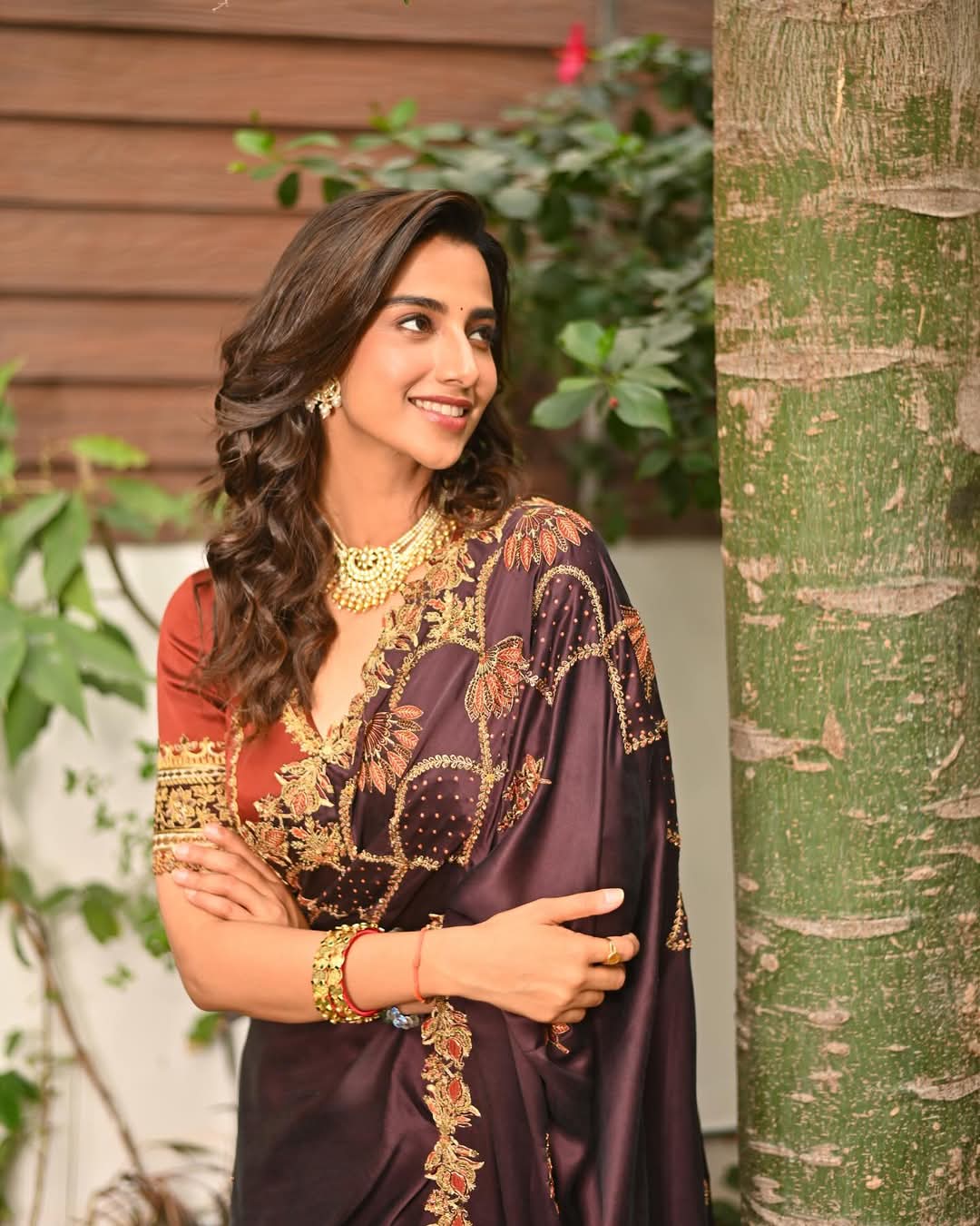 Meenakshi Chaudhary Actress Hot HD Photos Pics Gallery Telugu Tollywood Bollywood South Actress