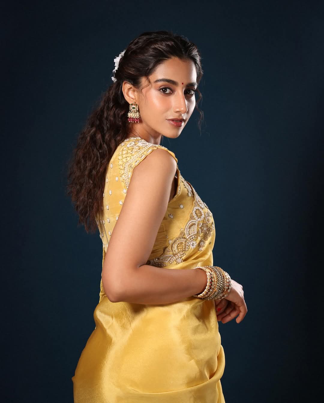 Meenakshi Chaudhary Actress Hot HD Photos Pics Gallery Telugu Tollywood Bollywood South Actress