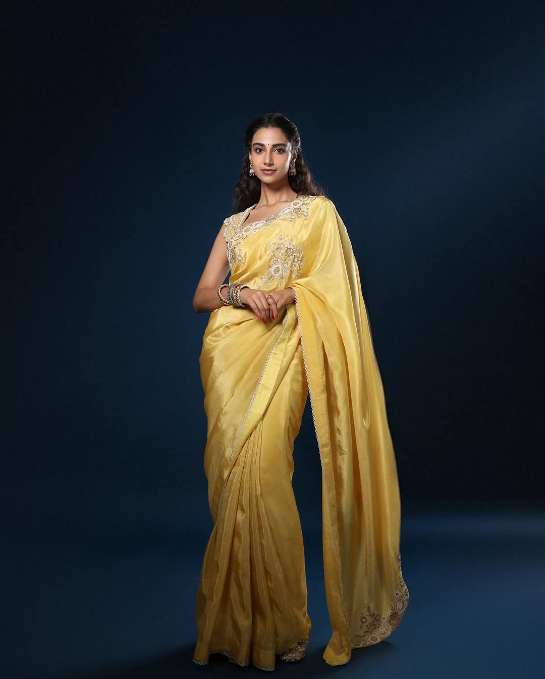 Meenakshi Chaudhary Actress Hot HD Photos Pics Gallery Telugu Tollywood Bollywood South Actress