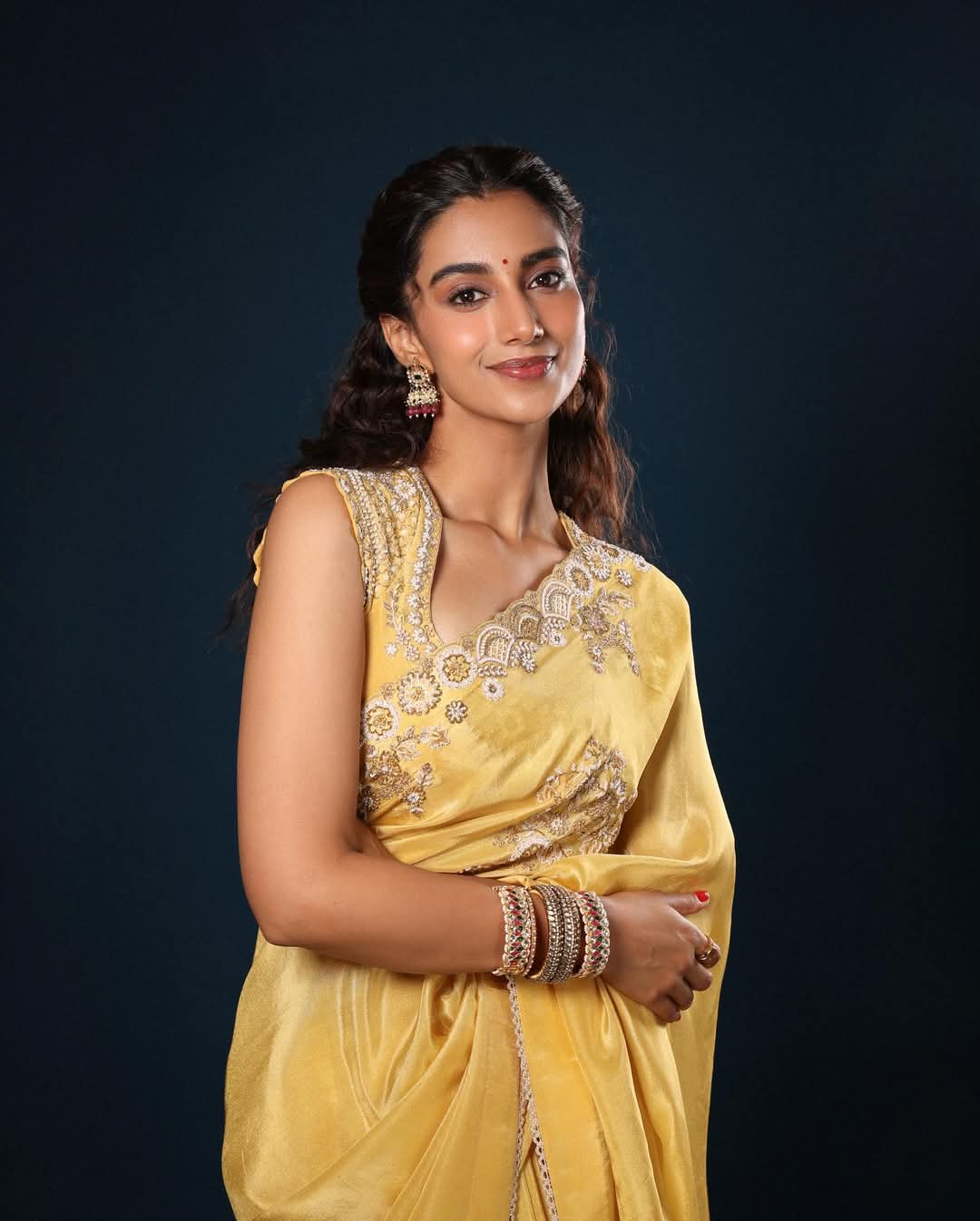Meenakshi Chaudhary Actress Hot HD Photos Pics Gallery Telugu Tollywood Bollywood South Actress