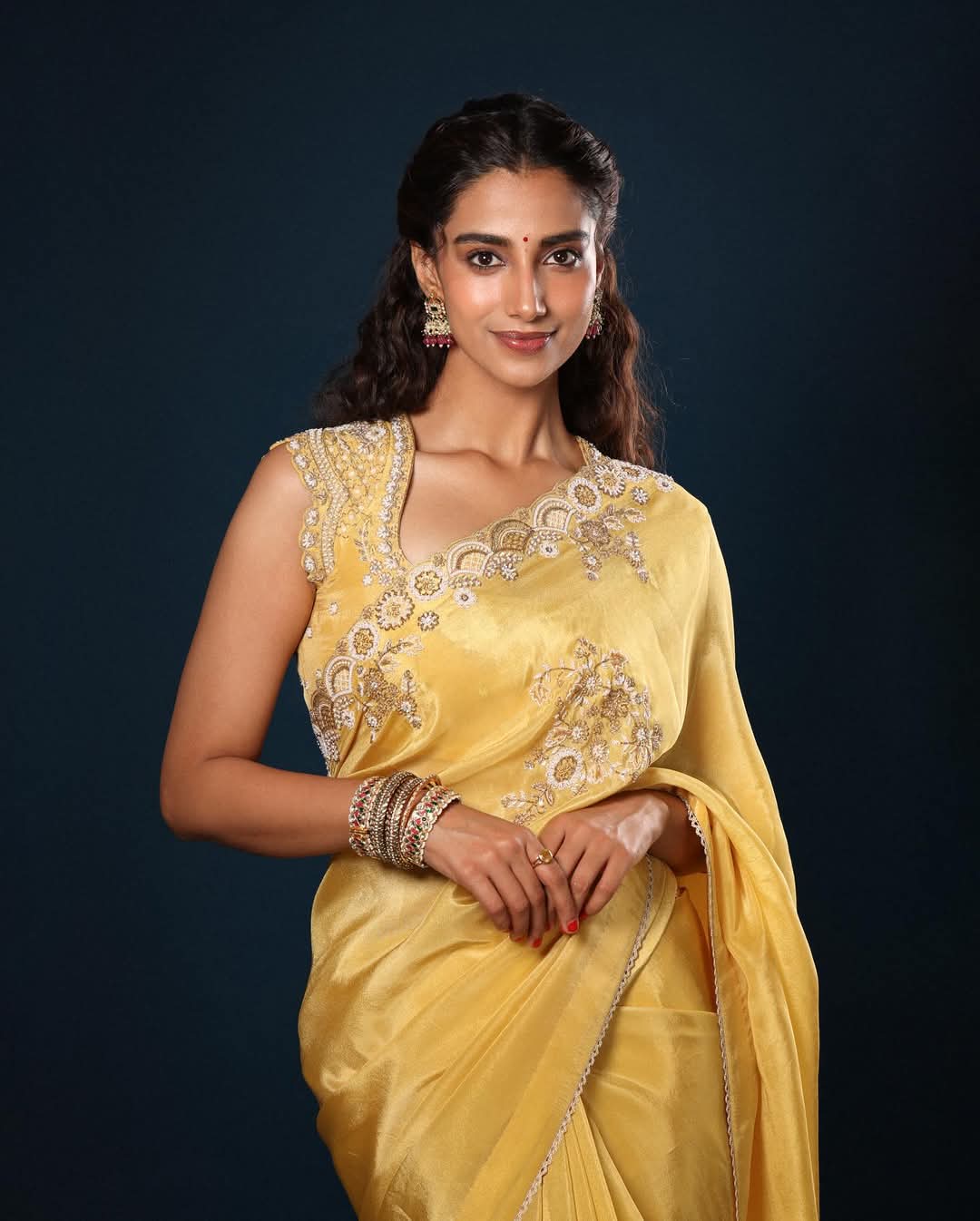 Meenakshi Chaudhary Actress Hot HD Photos Pics Gallery Telugu Tollywood Bollywood South Actress