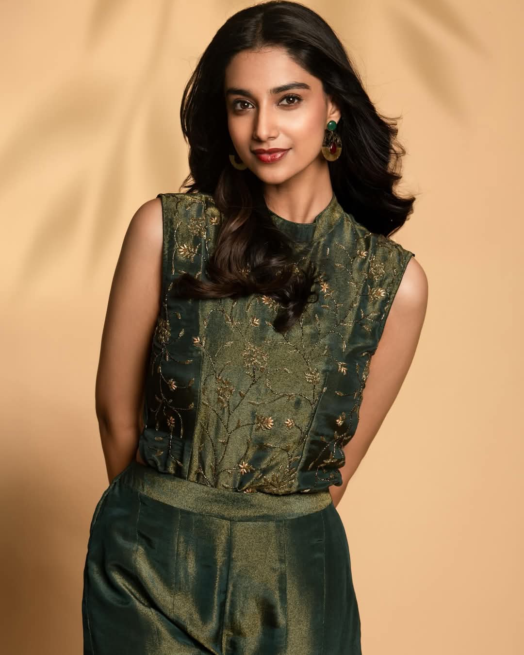Meenakshi Chaudhary Actress Hot HD Photos Pics Gallery Telugu Tollywood Bollywood South Actress