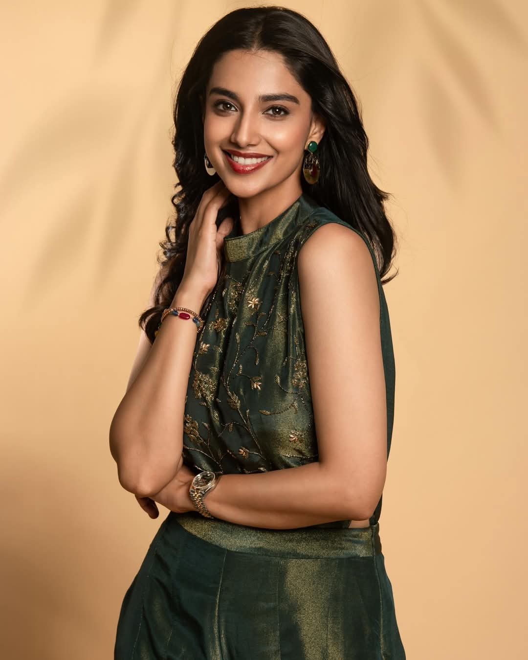 Meenakshi Chaudhary Actress Hot HD Photos Pics Gallery Telugu Tollywood Bollywood South Actress