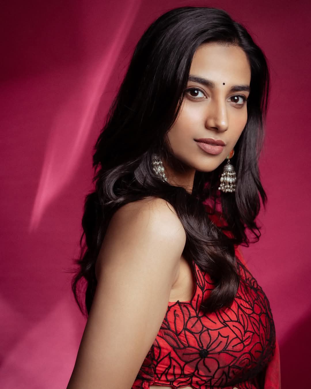 Meenakshi Chaudhary Actress Hot HD Photos Pics Gallery Telugu Tollywood Bollywood South Actress
