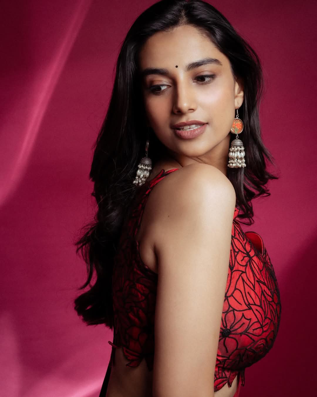 Meenakshi Chaudhary Actress Hot HD Photos Pics Gallery Telugu Tollywood Bollywood South Actress
