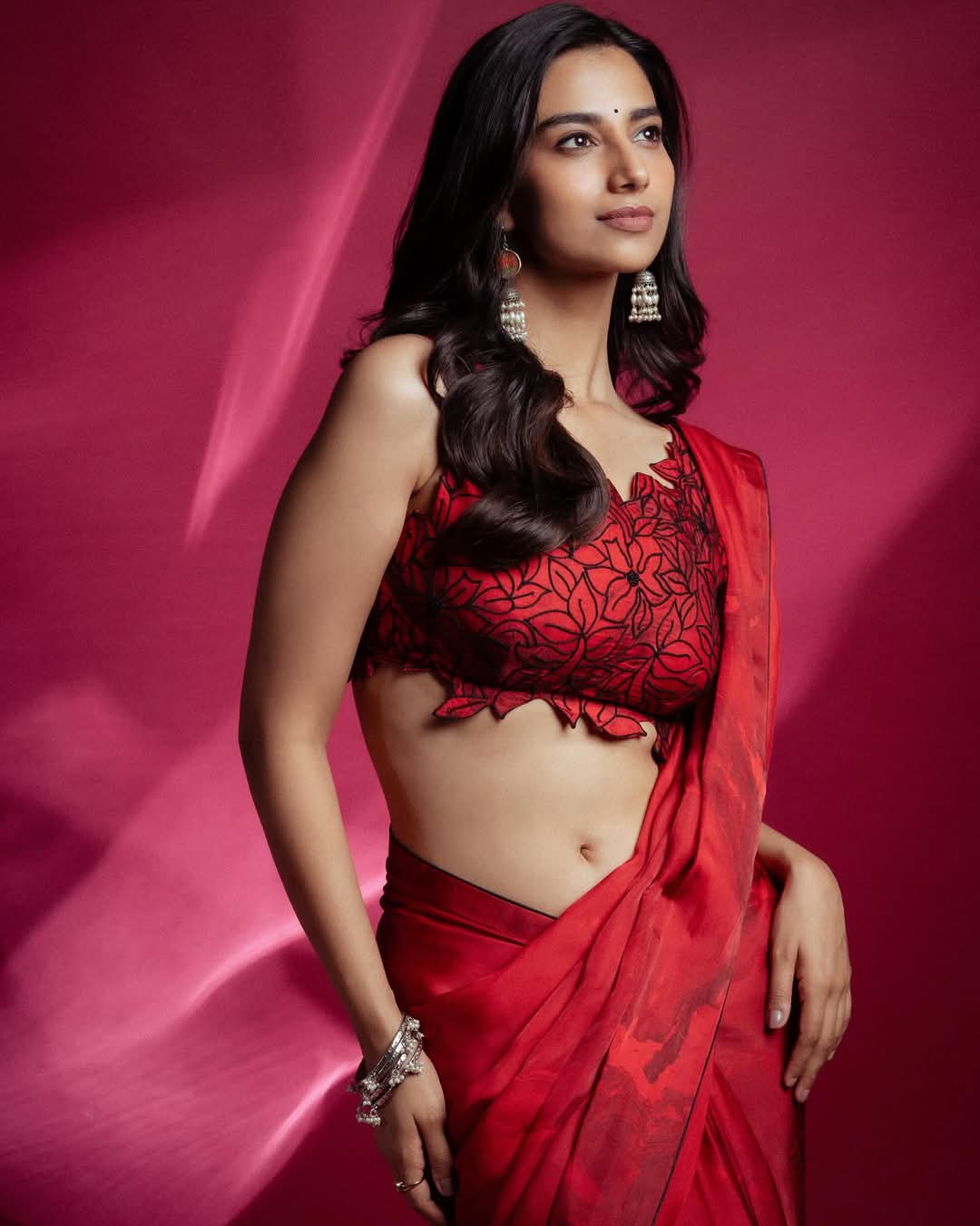 Meenakshi Chaudhary Actress Hot HD Photos Pics Gallery Telugu Tollywood Bollywood South Actress