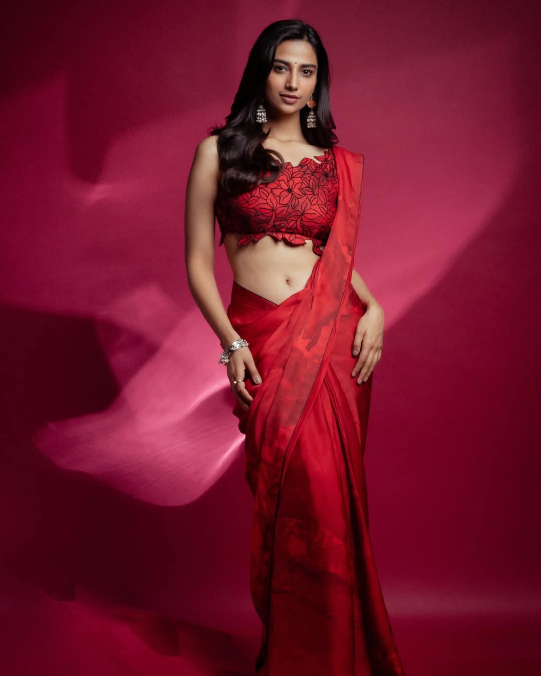 Meenakshi Chaudhary Actress Hot HD Photos Pics Gallery Telugu Tollywood Bollywood South Actress