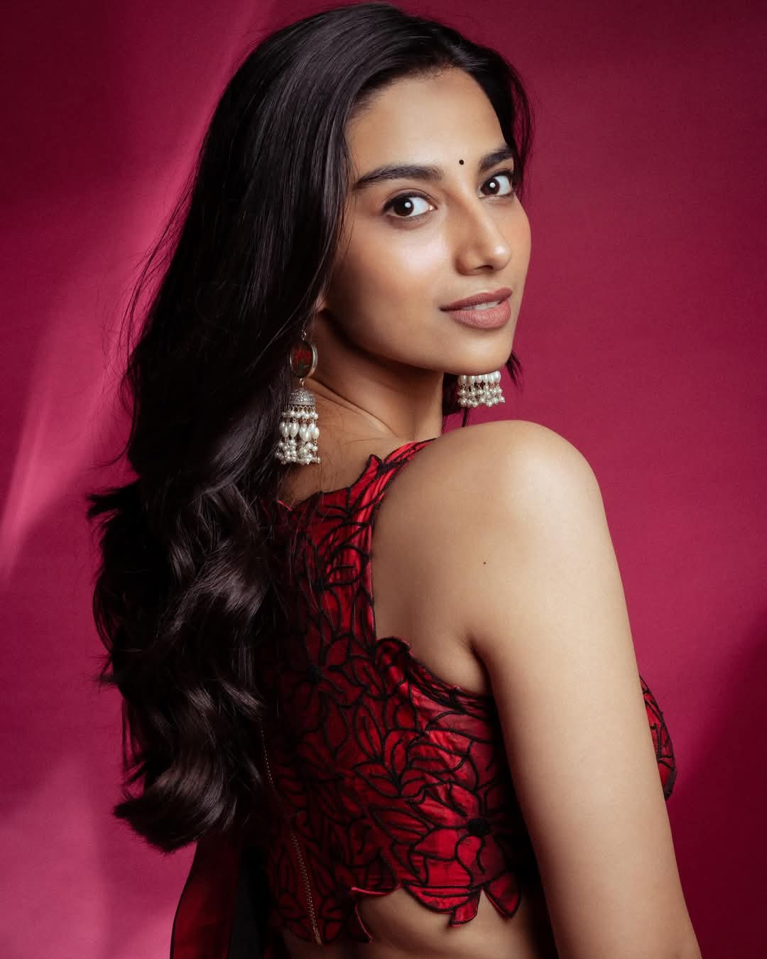 Meenakshi Chaudhary Actress Hot HD Photos Pics Gallery Telugu Tollywood Bollywood South Actress