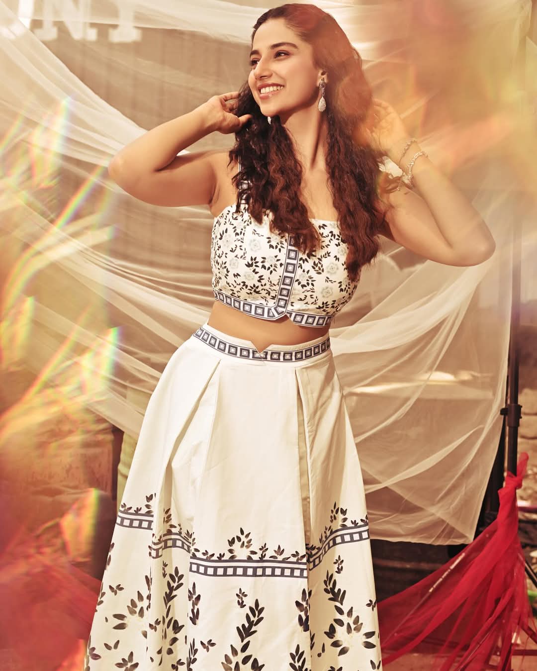 Meenakshi Chaudhary Actress Hot HD Photos Pics Gallery Telugu Tollywood Bollywood South Actress