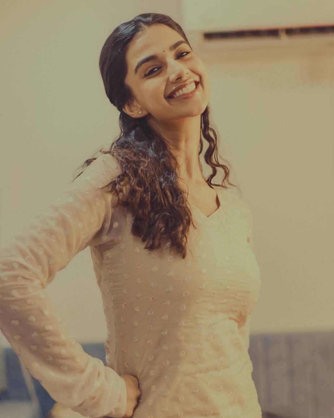 Meenakshi Chaudhary Actress Hot HD Photos Pics Gallery Telugu Tollywood Bollywood South Actress