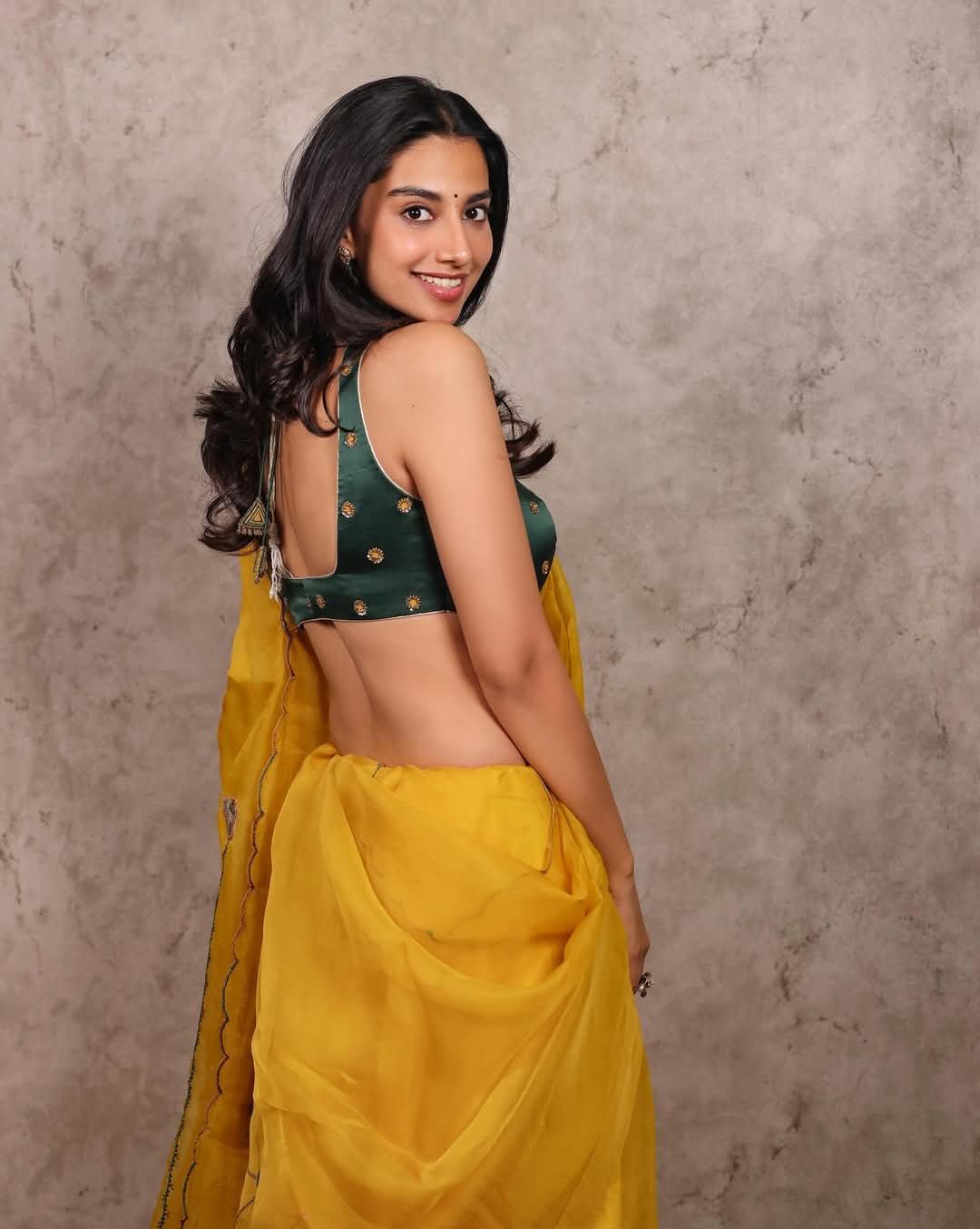 Meenakshi Chaudhary Actress Hot HD Photos Pics Gallery Telugu Tollywood Bollywood South Actress
