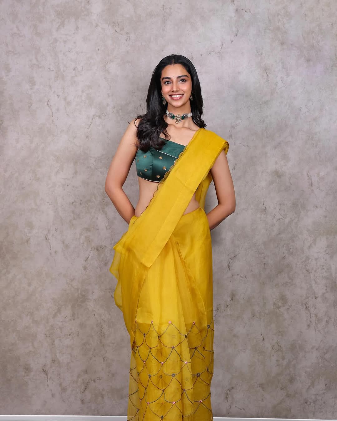 Meenakshi Chaudhary Actress Hot HD Photos Pics Gallery Telugu Tollywood Bollywood South Actress