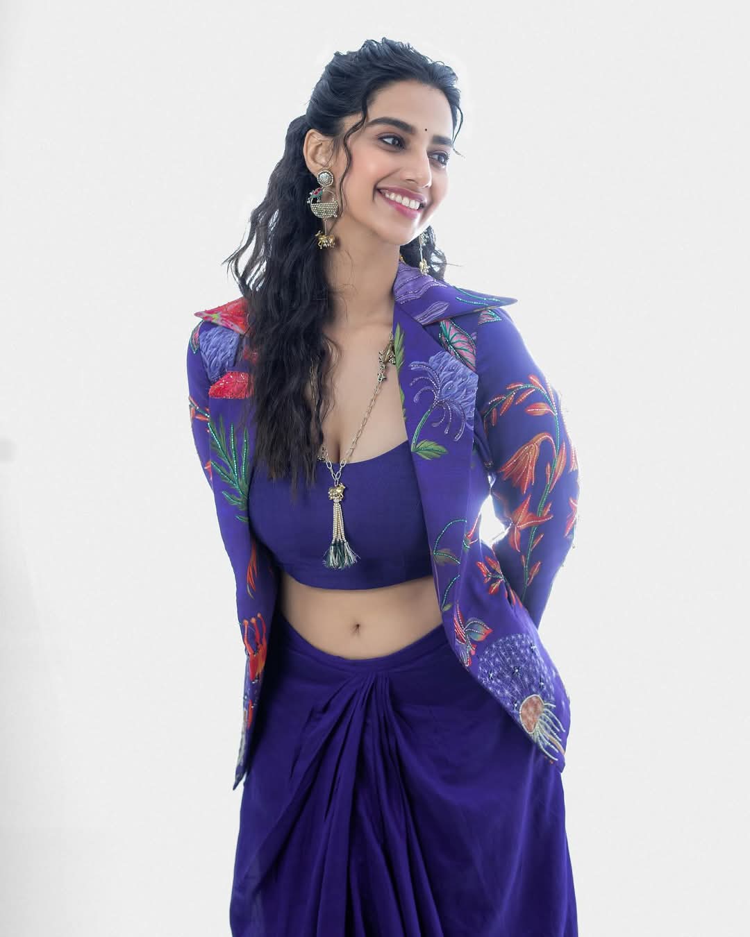 Meenakshi Chaudhary Actress Hot HD Photos Pics Gallery Telugu Tollywood Bollywood South Actress