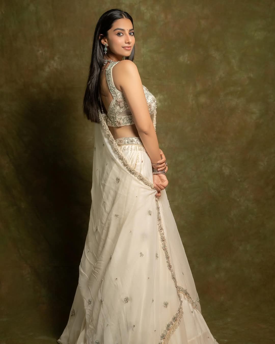 Meenakshi Chaudhary Actress Hot HD Photos Pics Gallery Telugu Tollywood Bollywood South Actress