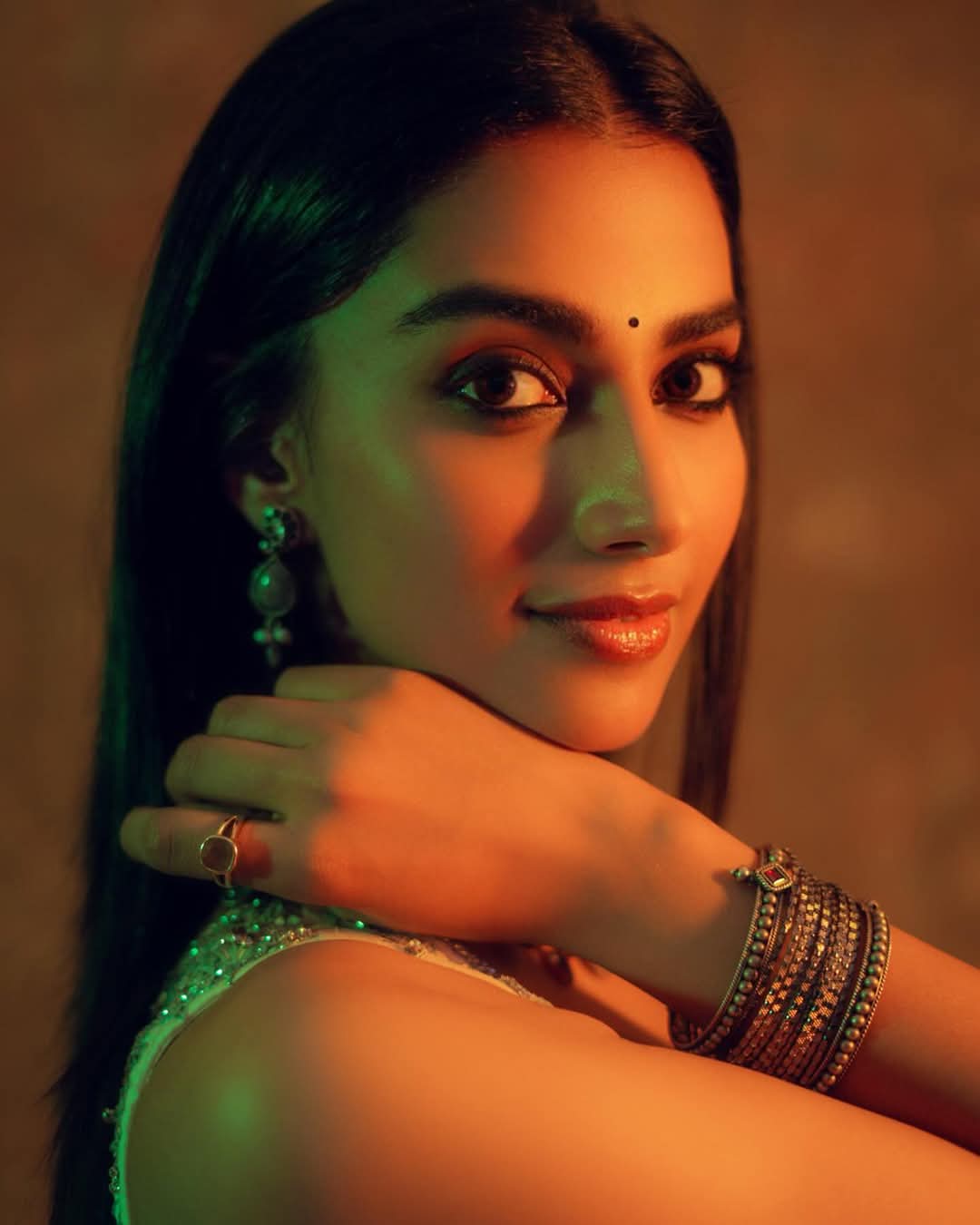 Meenakshi Chaudhary Actress Hot HD Photos Pics Gallery Telugu Tollywood Bollywood South Actress