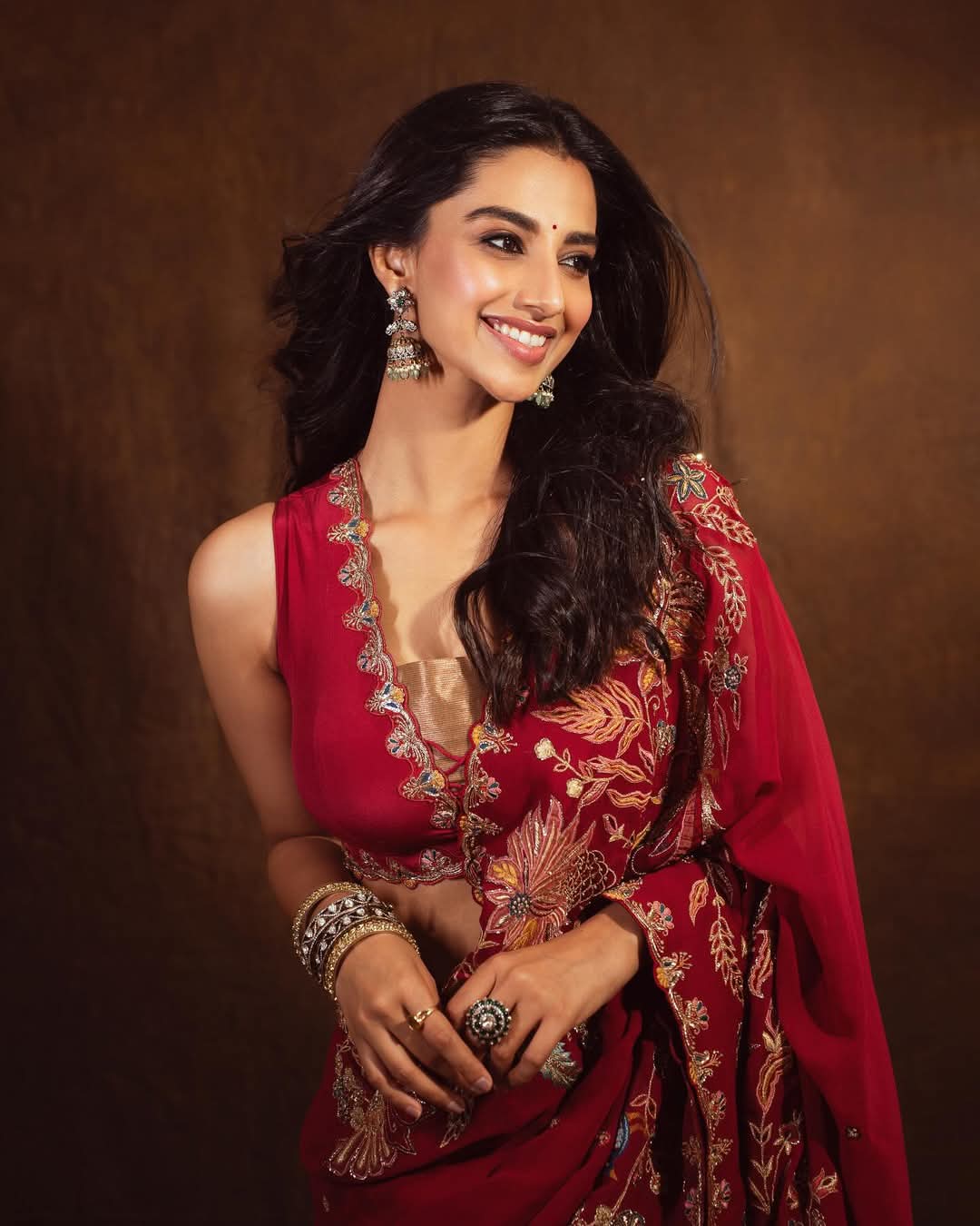 Meenakshi Chaudhary Actress Hot HD Photos Pics Gallery Telugu Tollywood Bollywood South Actress