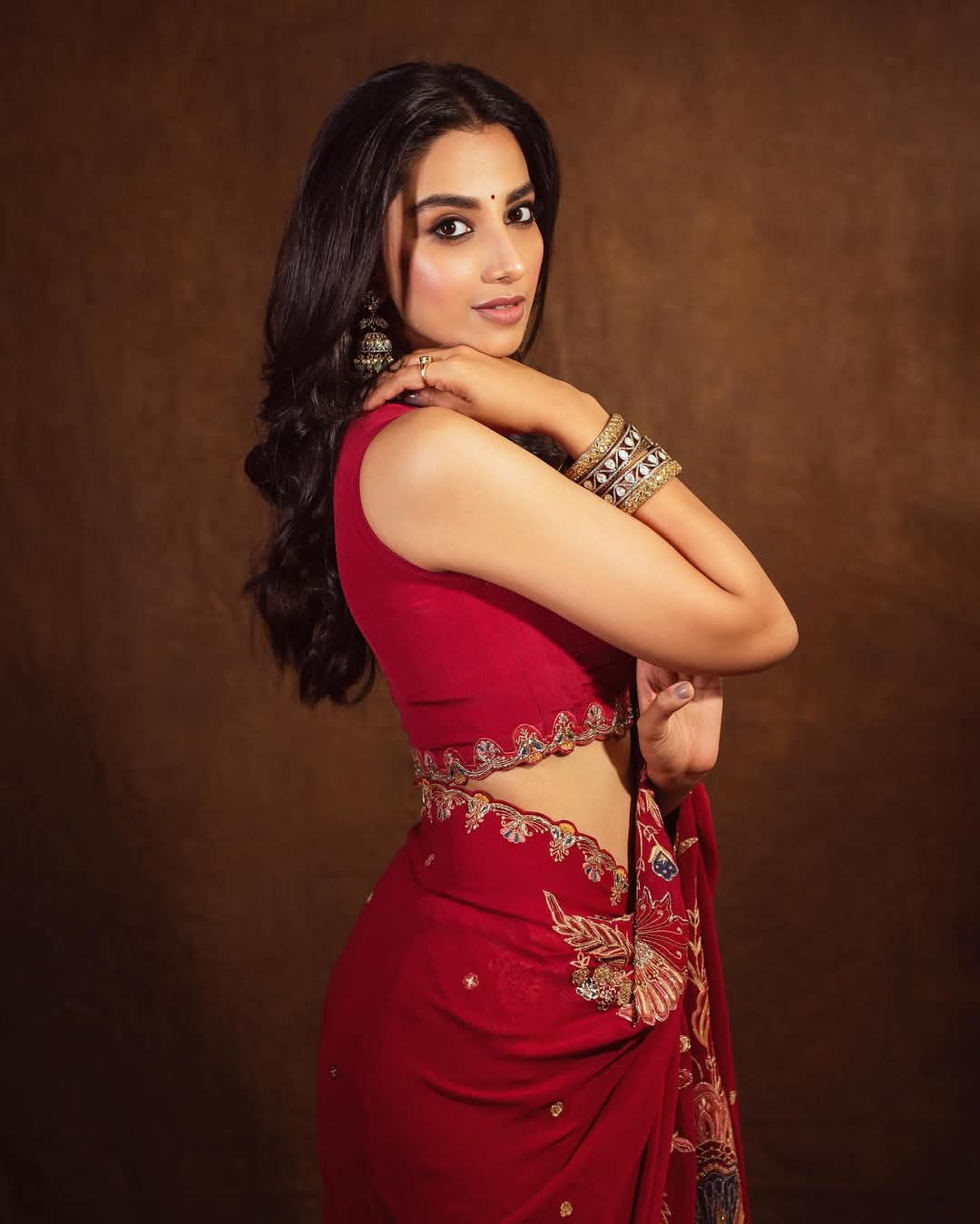 Meenakshi Chaudhary Actress Hot HD Photos Pics Gallery Telugu Tollywood Bollywood South Actress