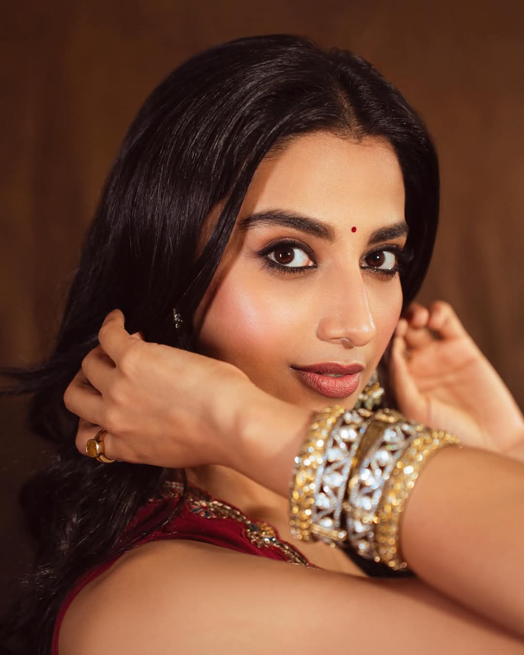 Meenakshi Chaudhary Actress Hot HD Photos Pics Gallery Telugu Tollywood Bollywood South Actress