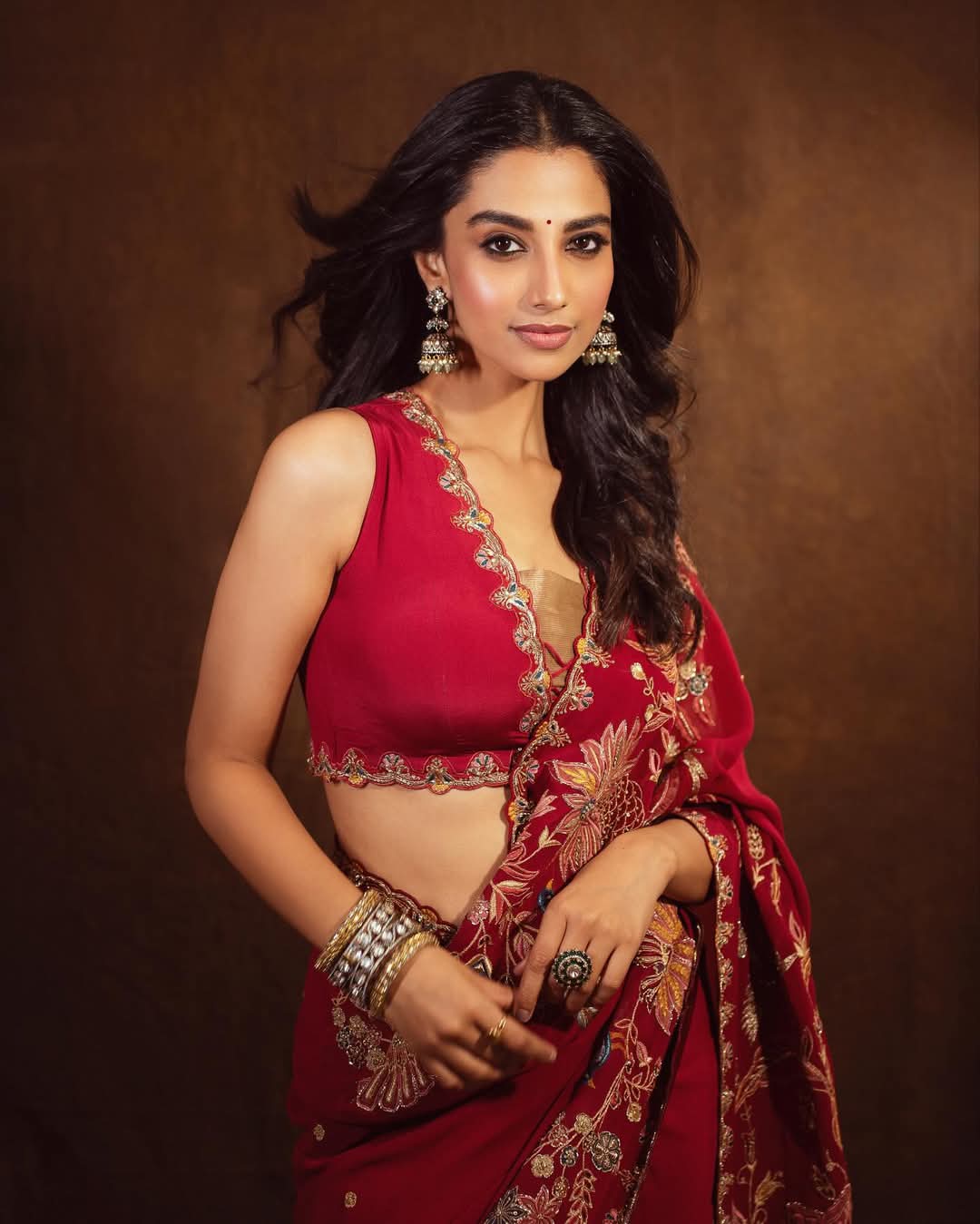 Meenakshi Chaudhary Actress Hot HD Photos Pics Gallery Telugu Tollywood Bollywood South Actress