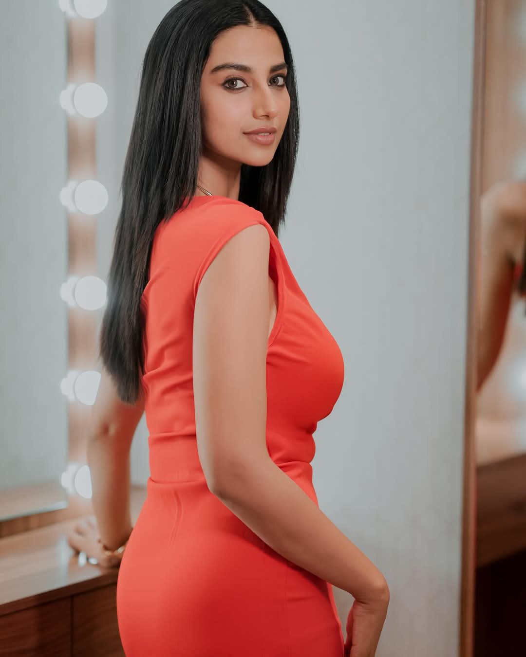 Meenakshi Chaudhary Actress Hot HD Photos Pics Gallery Telugu Tollywood Bollywood South Actress