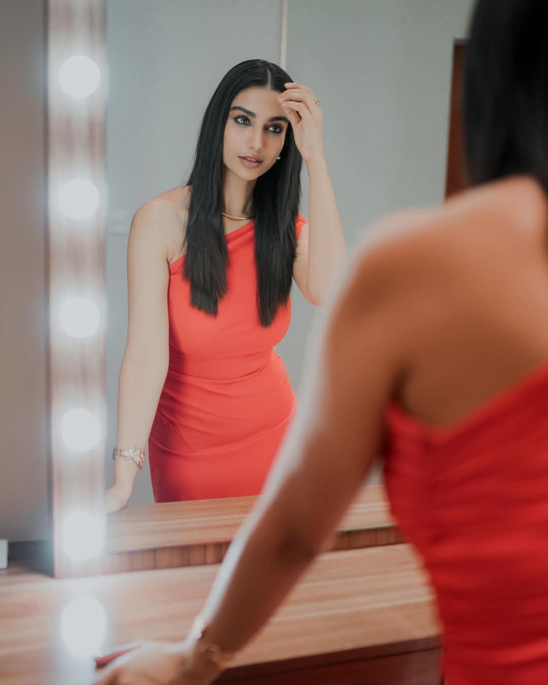 Meenakshi Chaudhary Actress Hot HD Photos Pics Gallery Telugu Tollywood Bollywood South Actress