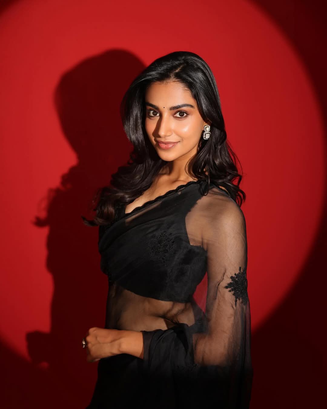 Meenakshi Chaudhary Actress Hot HD Photos Pics Gallery Telugu Tollywood Bollywood South Actress