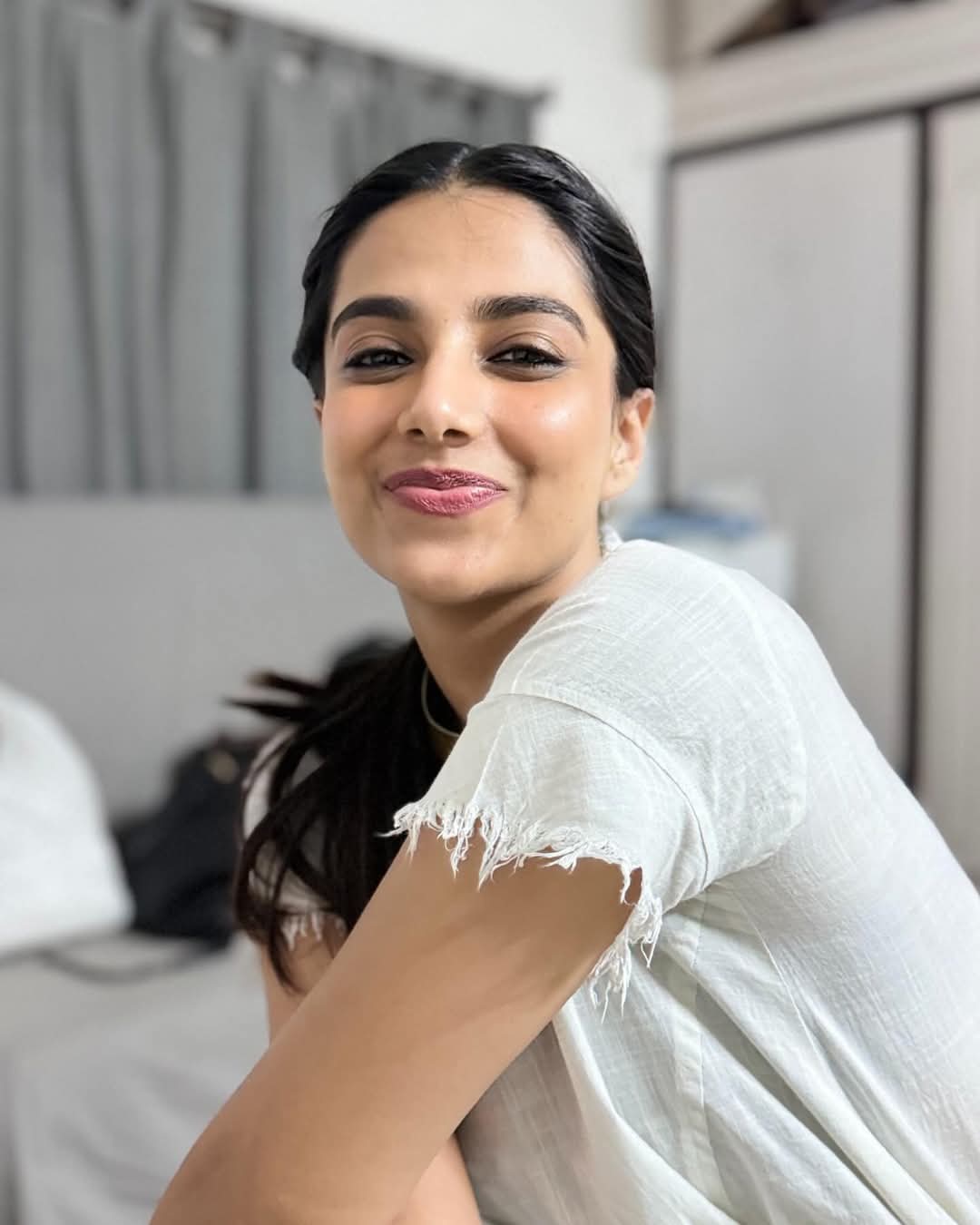 Meenakshi Chaudhary Actress Hot HD Photos Pics Gallery Telugu Tollywood Bollywood South Actress
