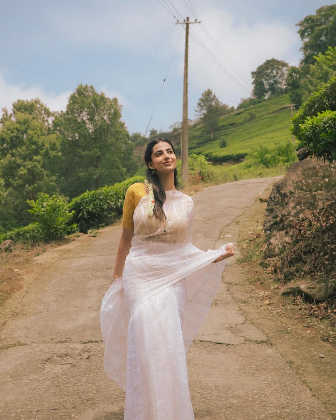Meenakshi Chaudhary Actress Hot HD Photos Pics Gallery Telugu Tollywood Bollywood South Actress
