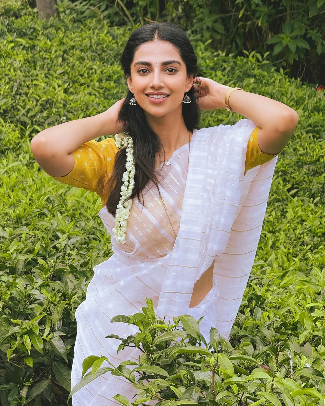 Meenakshi Chaudhary Actress Hot HD Photos Pics Gallery Telugu Tollywood Bollywood South Actress