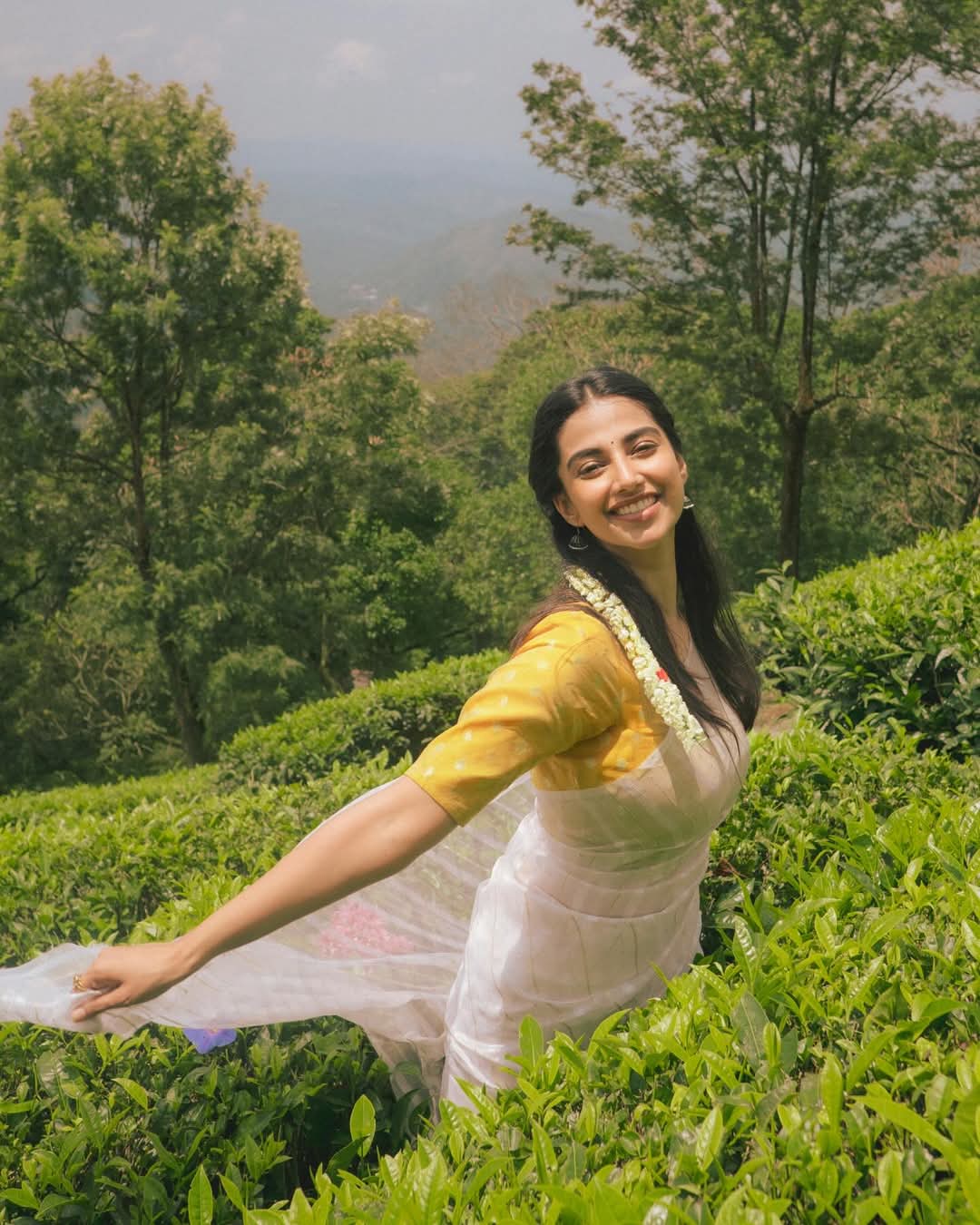 Meenakshi Chaudhary Actress Hot HD Photos Pics Gallery Telugu Tollywood Bollywood South Actress
