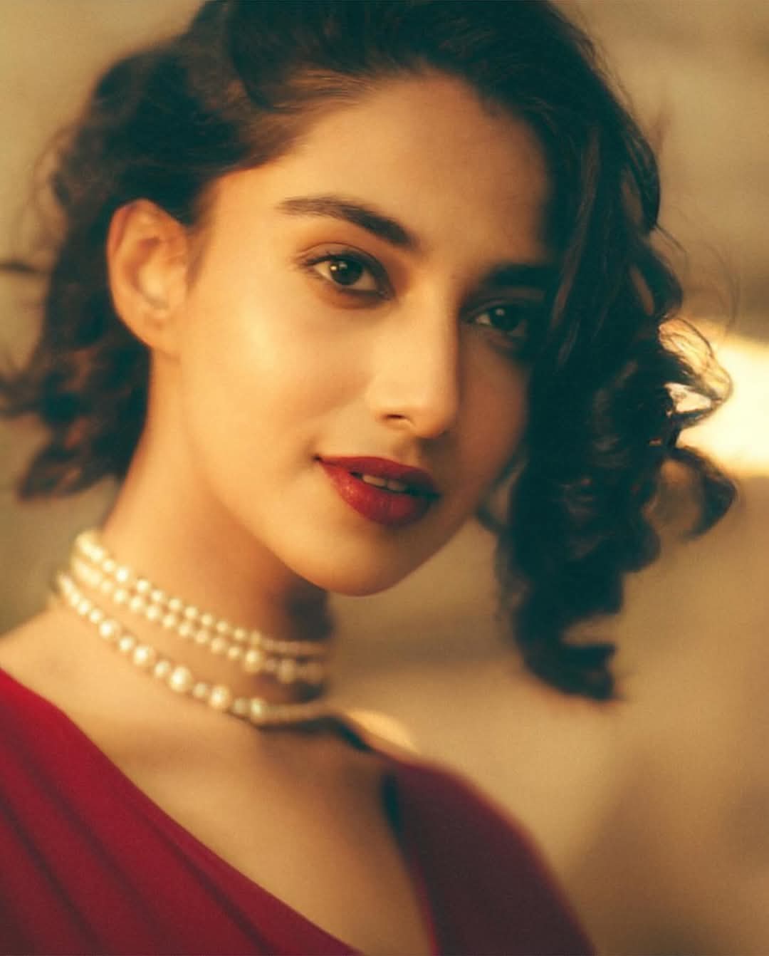 Meenakshi Chaudhary Actress Hot HD Photos Pics Gallery Telugu Tollywood Bollywood South Actress