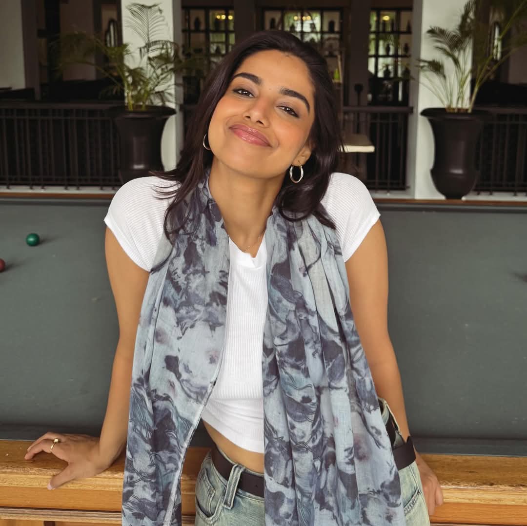 Meenakshi Chaudhary Actress Hot HD Photos Pics Gallery Telugu Tollywood Bollywood South Actress