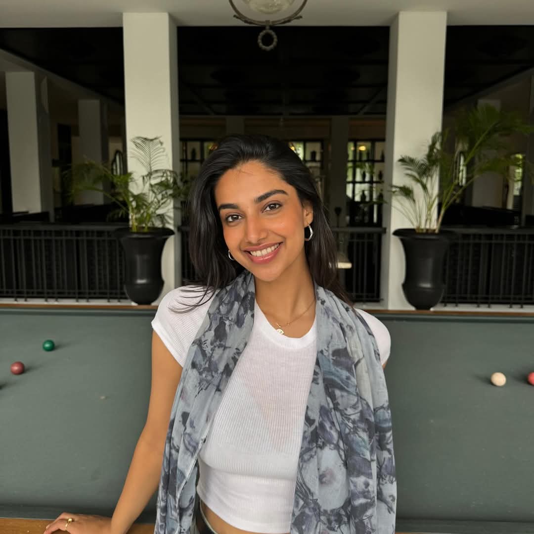 Meenakshi Chaudhary Actress Hot HD Photos Pics Gallery Telugu Tollywood Bollywood South Actress