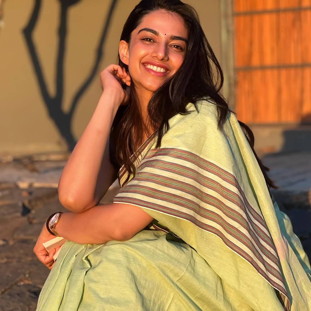 Meenakshi Chaudhary Actress Hot HD Photos Pics Gallery Telugu Tollywood Bollywood South Actress