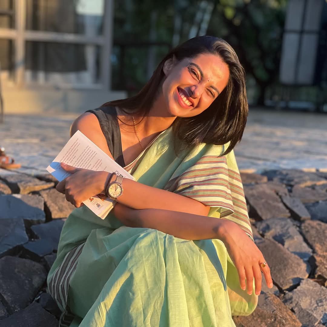 Meenakshi Chaudhary Actress Hot HD Photos Pics Gallery Telugu Tollywood Bollywood South Actress