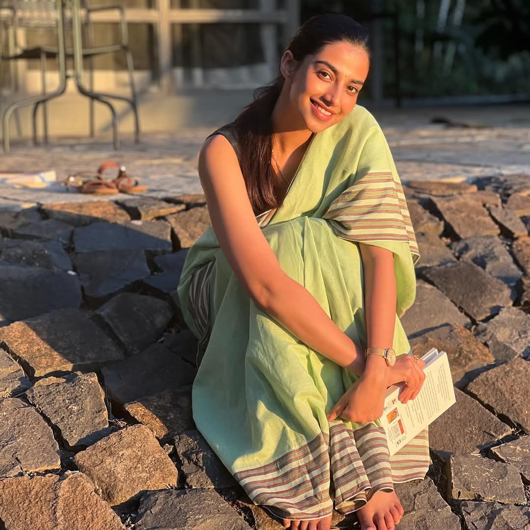 Meenakshi Chaudhary Actress Hot HD Photos Pics Gallery Telugu Tollywood Bollywood South Actress