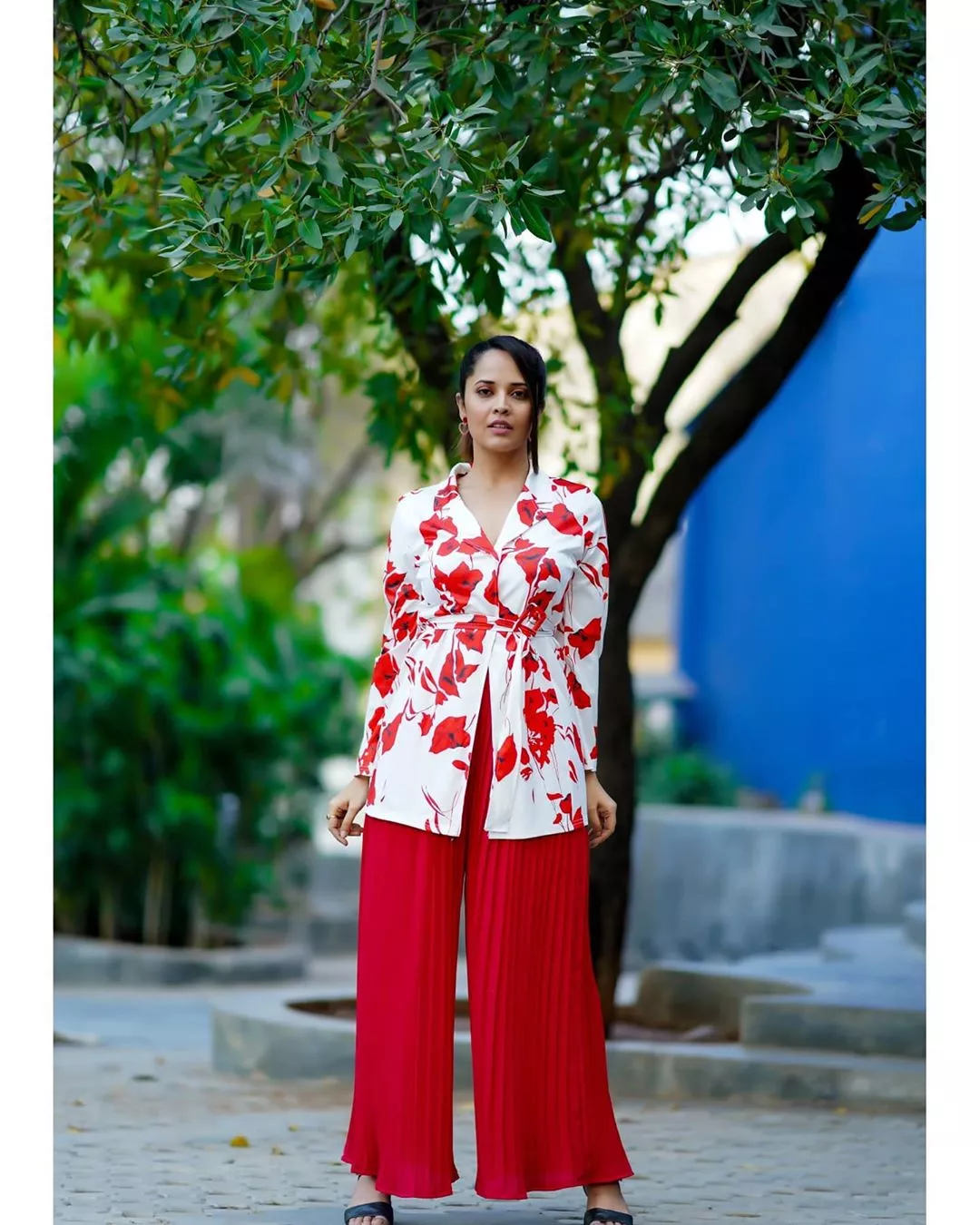 anasuya bharadwaj new look in flower dress