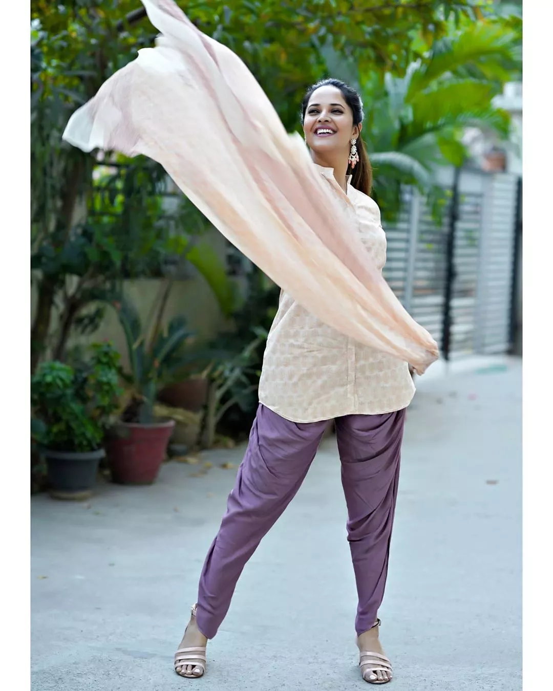 anasuya bharadwaj new look in saree