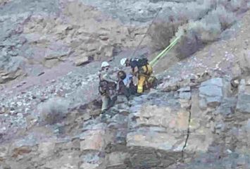 Utah Hiker Slips: వంద అడుగుల పై నుంచి కిందపడినా ప్రాణాలతో బయటపడ్డాడు