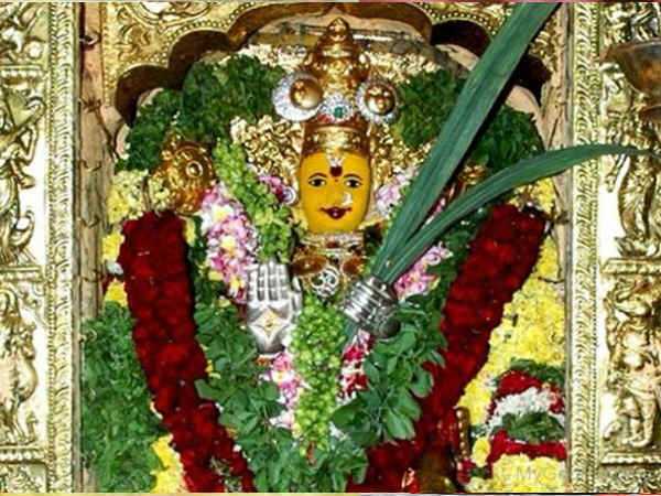 భక్తిజన సంద్రమైన ఇంద్ర కీలాద్రి, ఏపీలో ఘనంగా నవరాత్రి ఉత్సవాలు