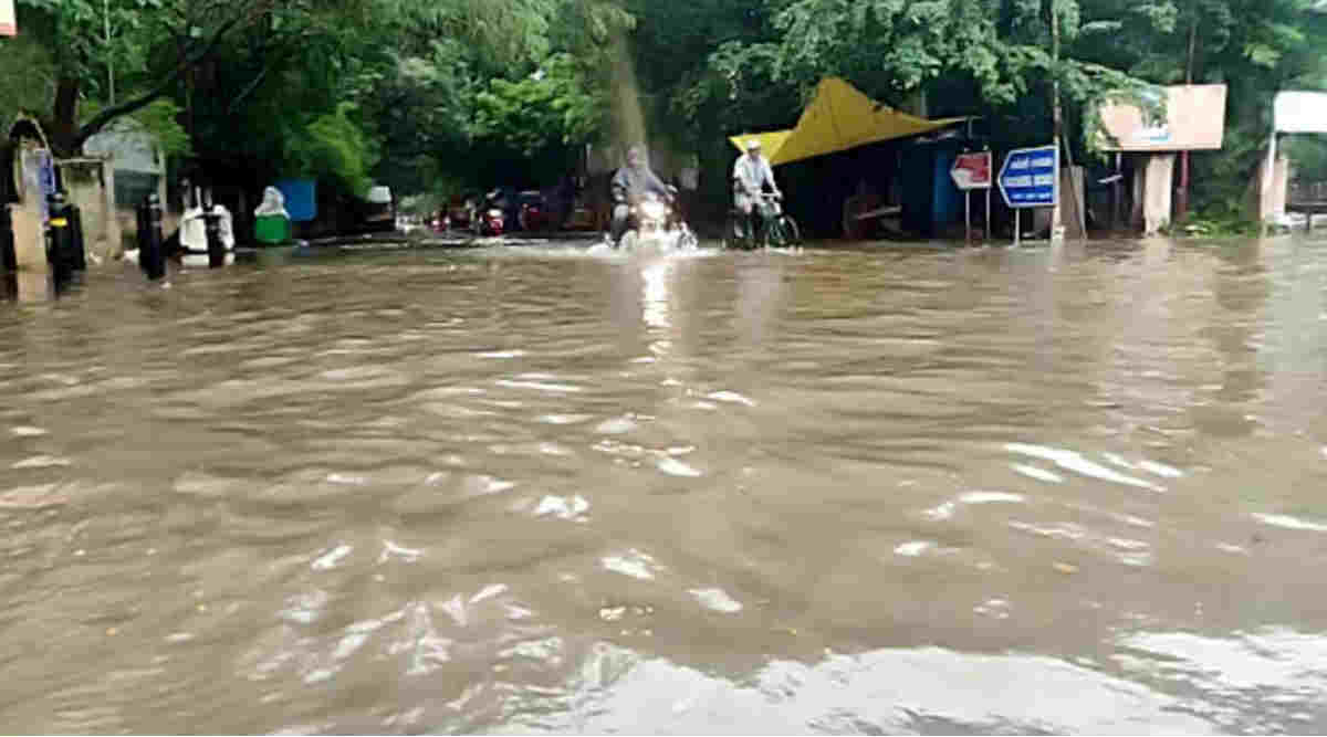 Burevi Cyclone: తీరాన్ని తాకిన బురేవి తుఫాన్, రెండు రాష్ట్రాలకు భారీ వర్షముప్పు 