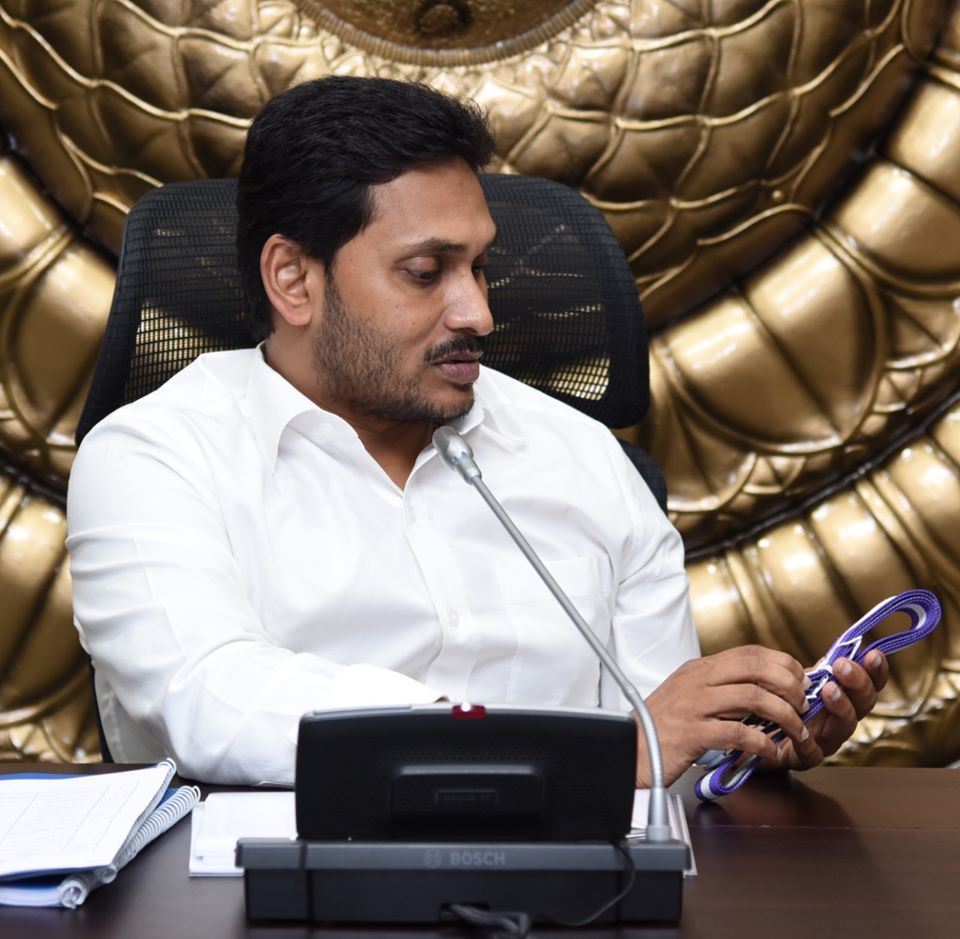 jagan mohan reddy inspecting school kit